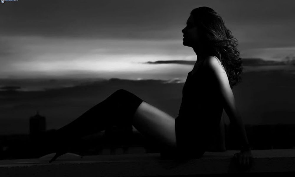 woman-silhouette-black-and-white-photo-1984711