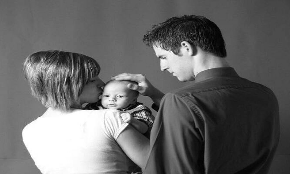 mom-and-dad-with-baby