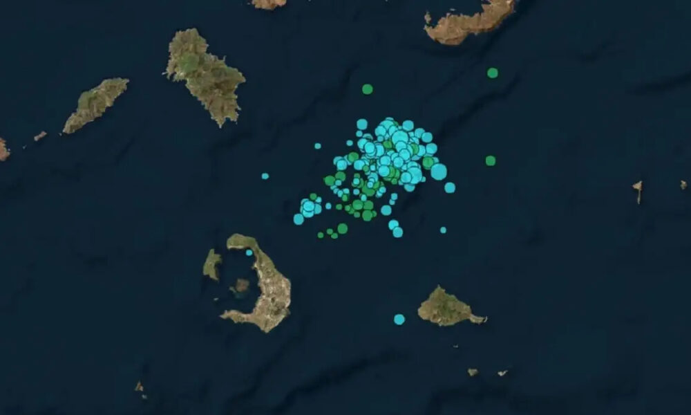 ektakto-tora-gia-tous-seismous-sti-santorini-egkataleipoun