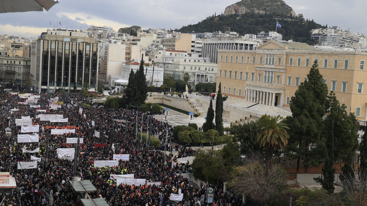 foni-laou-gia-ta-tempi-vouliaxe-to-syntagma