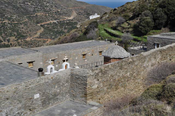 to-monastiri-thaymatoyrgoy-agioy-nikolaoy-en-voynenois-stin-andro-fotografies