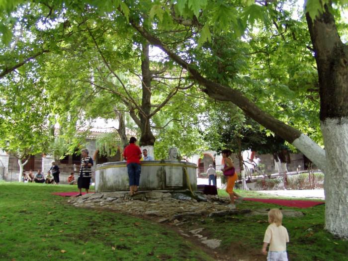 panagia-eikosifoinissa-to-palaiotero-monastiri-se-ellada-eyropi