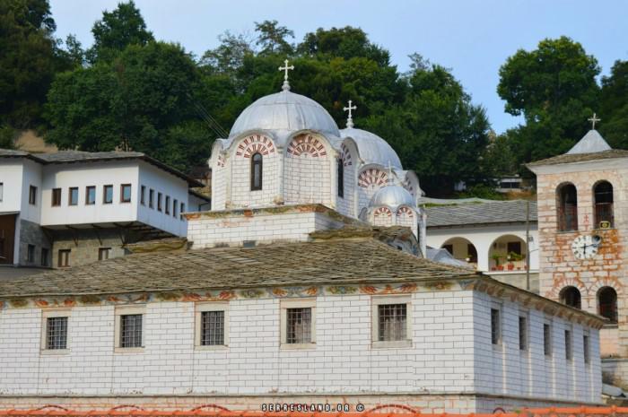 panagia-eikosifoinissa-to-palaiotero-monastiri-se-ellada-eyropi