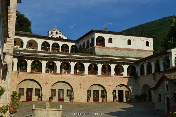 panagia-eikosifoinissa-to-palaiotero-monastiri-se-ellada-eyropi