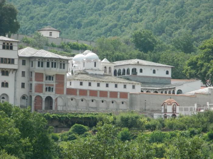 panagia-eikosifoinissa-to-palaiotero-monastiri-se-ellada-eyropi