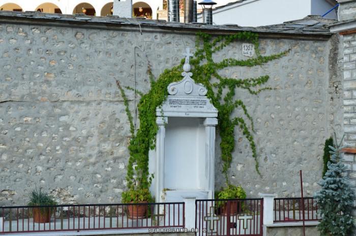 panagia-eikosifoinissa-to-palaiotero-monastiri-se-ellada-eyropi