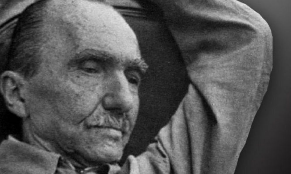 nikos-kazantzakis-prepei-gineis-ilios-fotiseis-tous-svismenous-ilious-allon-670×400